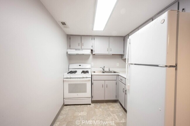 Building Photo - "Charming 1-Bedroom Retreat in Shelbyville...