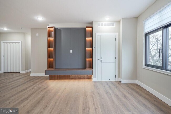 Building Photo - 4432 Wingate St