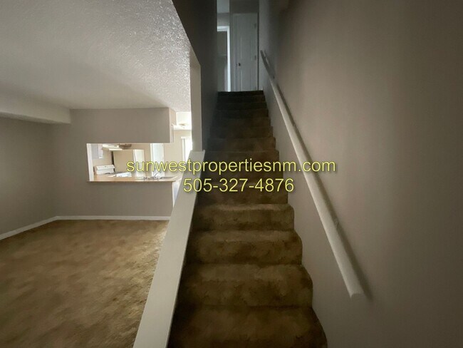 Building Photo - 1601 N Farmington Ave