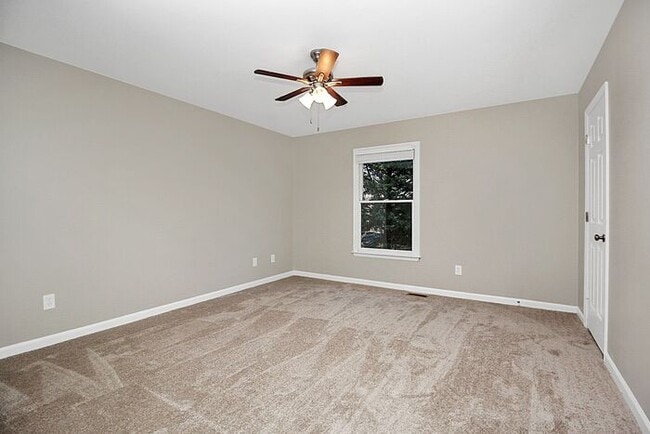 Building Photo - Updated 2BD/1.5BA Hickory Townhome