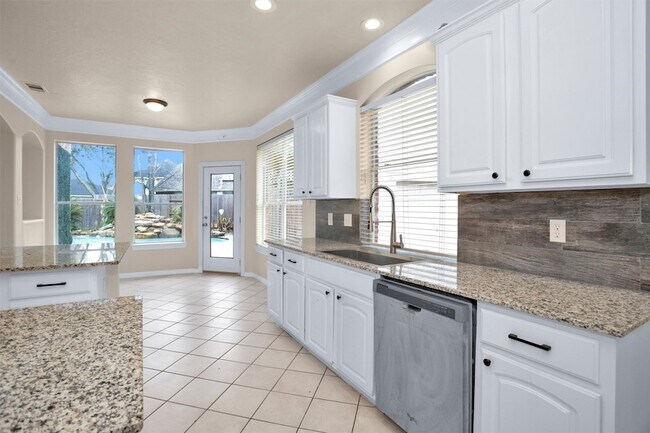 Building Photo - 1010 Maple Run Dr