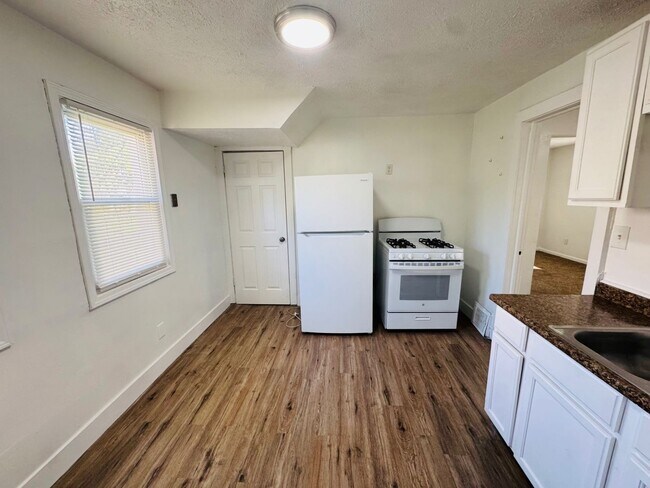 Building Photo - 10422 Dove Ave