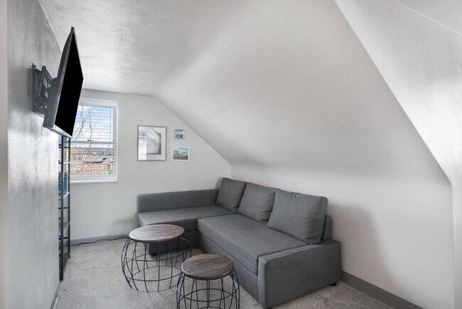 Building Photo - Fully Furnished 3 Bedroom Townhome in Central Lawrenceville