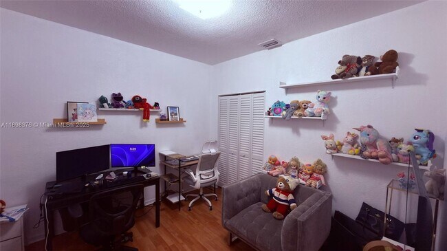 Building Photo - 10984 SW 182nd Ln