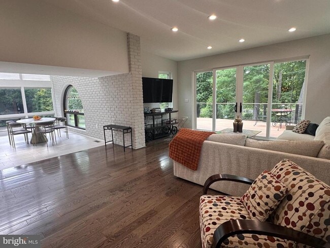 Building Photo - 6005 Neilwood Dr