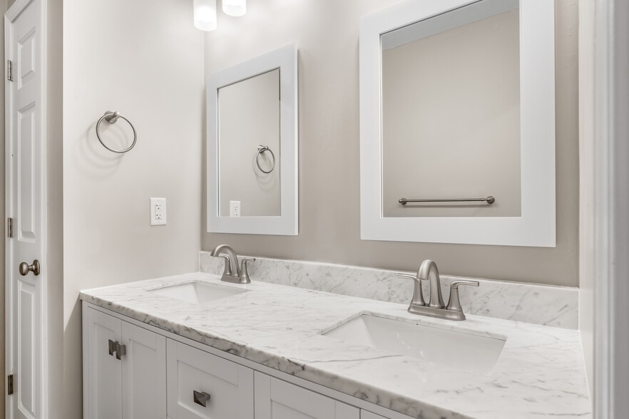 Building Photo - 194 Clyde Ave