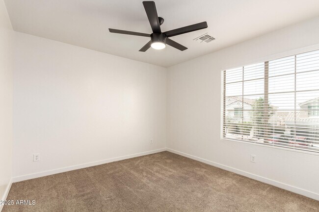 Building Photo - 479 E Dragon Springs Dr