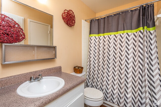 1BR, 1BA - 729SF Bathroom - Arbors on Rustleaf