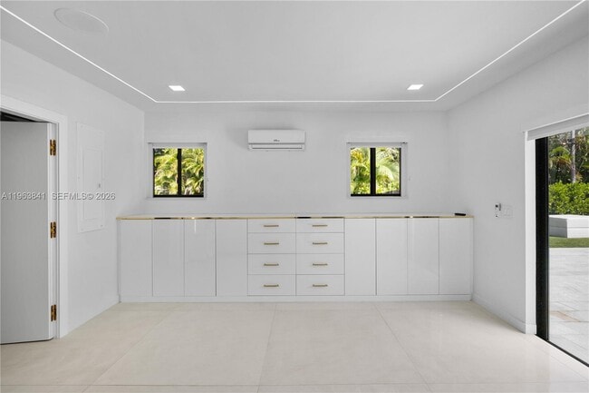 Building Photo - 1117 Adams St