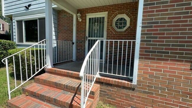 Building Photo - 177 Sheppard Dr