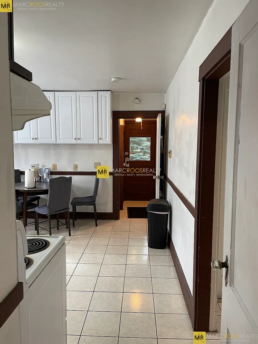 Building Photo - 2 Mission St