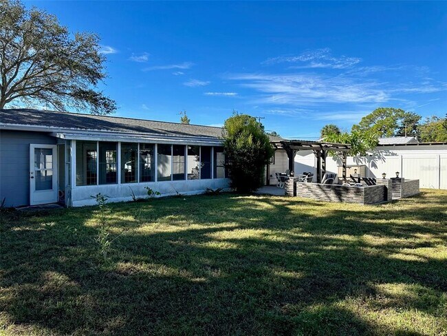 Building Photo - 2483 66th Terrace S