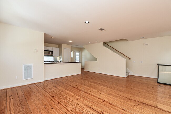 Building Photo - 824 Robin St
