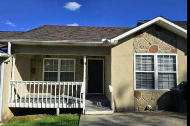 Primary Photo - 106 Stone Henge Ln