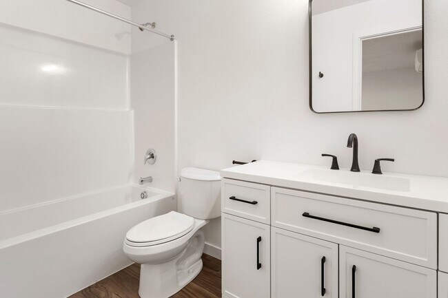 Building Photo - Brand new 3 bedroom 3 full bath townhouse in Thurston! MOVE IN SPECIAL!