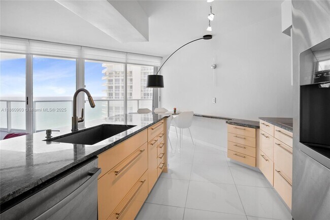 Building Photo - 16445 Collins Ave