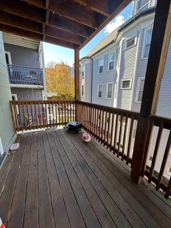 Building Photo - MISSION HILL 4 BED/2 BATH WITH UPDATED KITCHEN - WATER INCLUDED