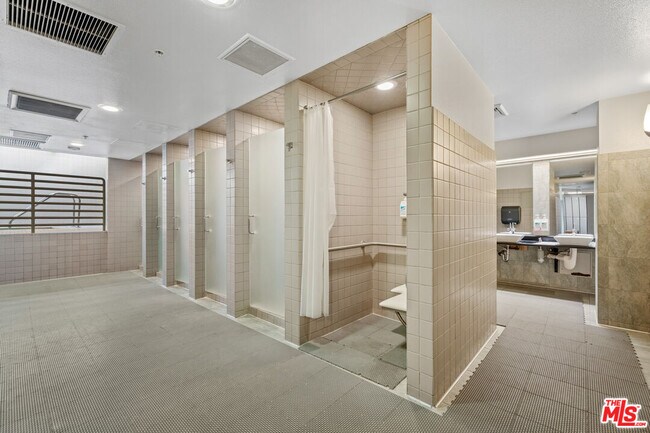 Building Photo - 4267 Marina City Dr