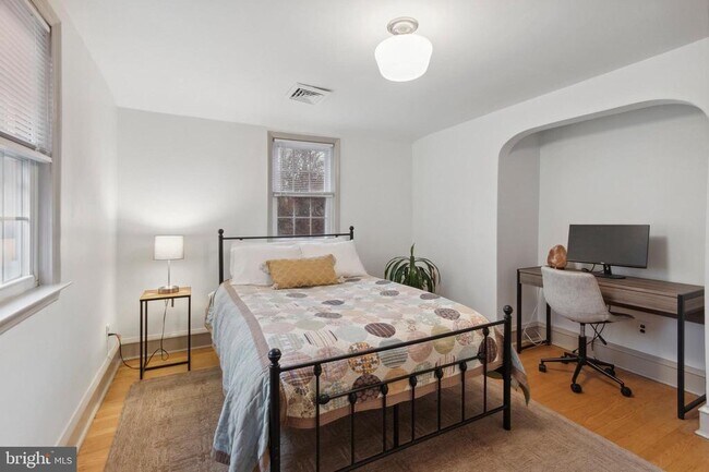 Building Photo - 1420 Lawndale Ave