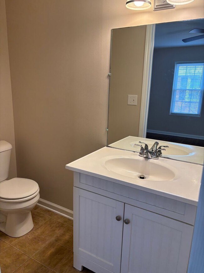 Building Photo - 3 BED, 2 BATH BRICK HOME IN ASHEBORO!