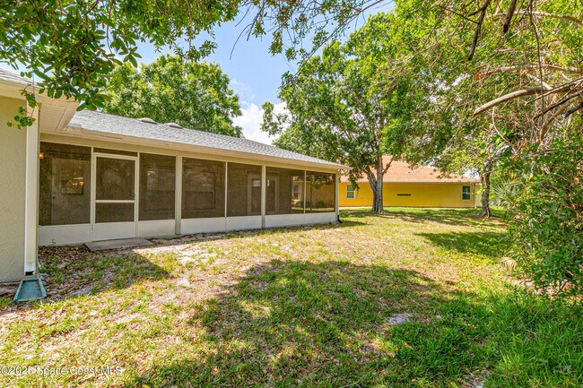Building Photo - 1885 Fox Bay Dr
