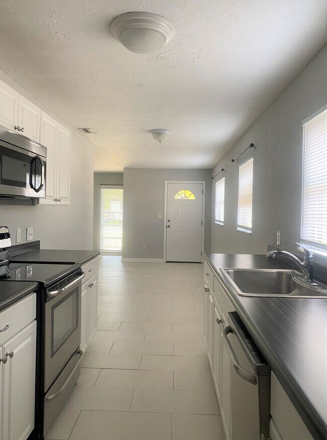 Building Photo - 5219 17th Ave S