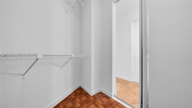 Building Photo - 10583 La Placida Dr