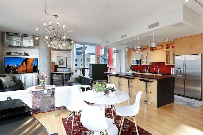 Building Photo - 901 S 2nd St