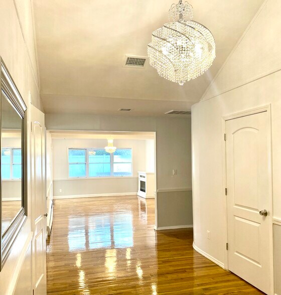 Building Photo - 418 S Marginal Rd