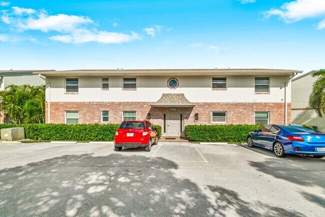 Building Photo - 2037 S Seacrest Blvd