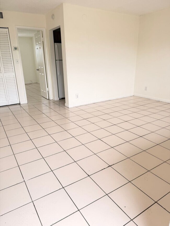 Building Photo - One-bedroom for rent in Pompano Beach