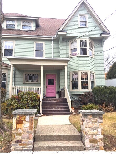 Primary Photo - 25 Bennett St