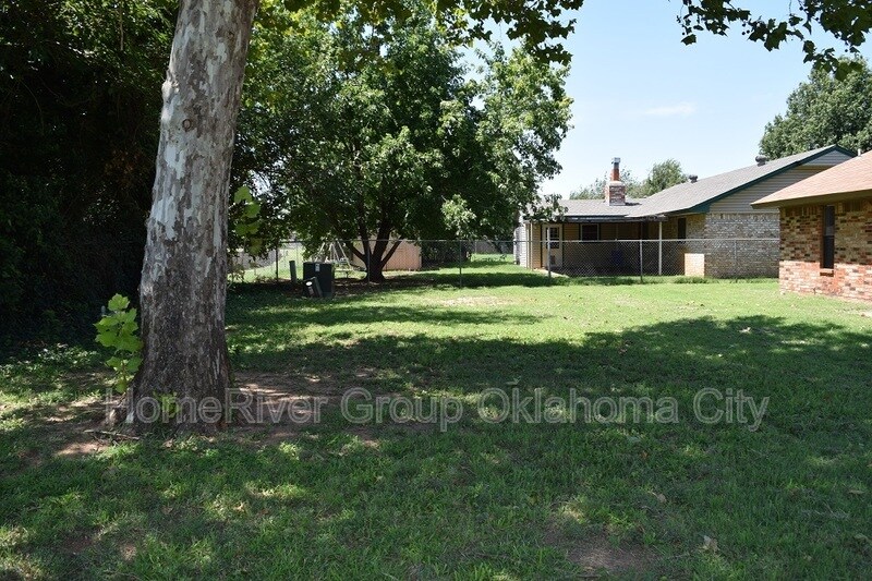 Building Photo - 1036 W Windsor Way