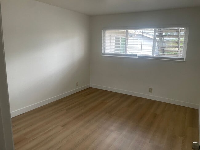 Building Photo - 845 Hillsdale Ave