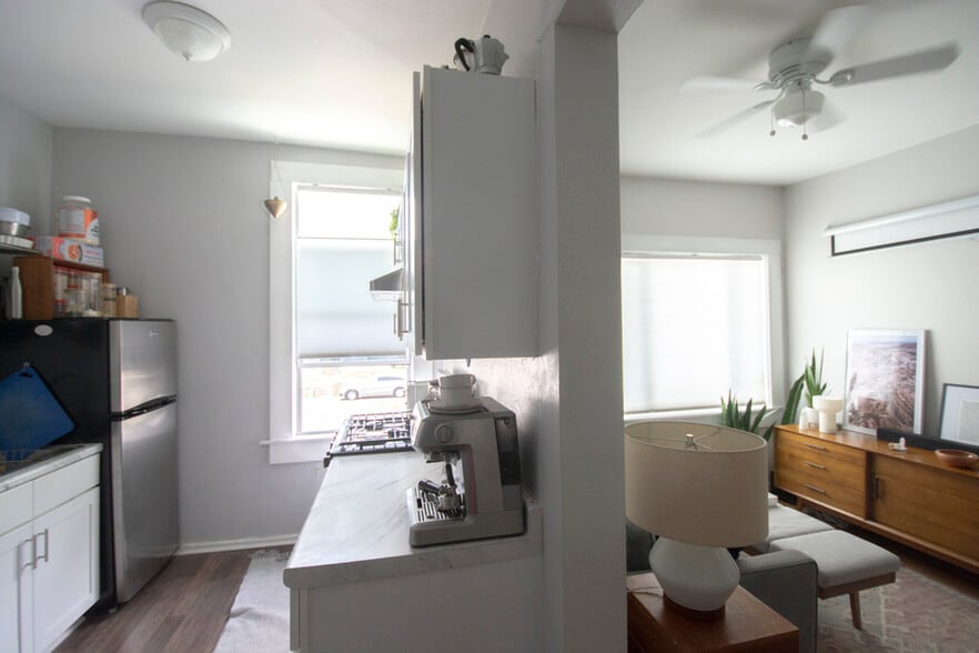 Building Photo - 812 W Russell Pl