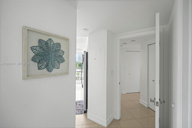 Building Photo - 1000 W Island Blvd