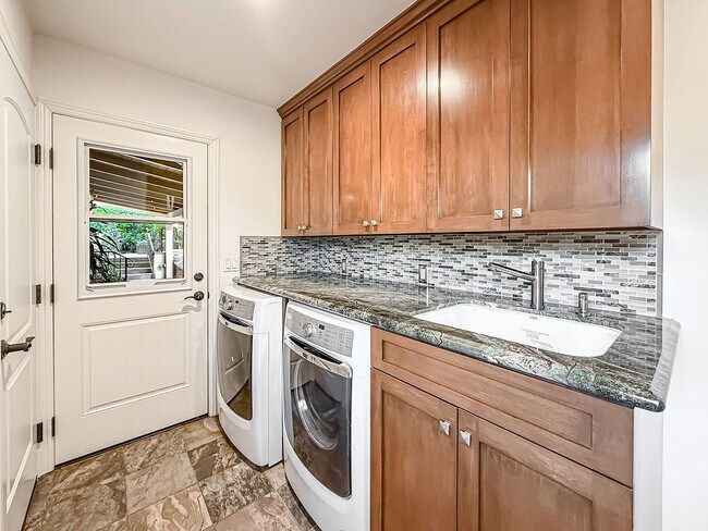 Building Photo - Upgraded Sherman Oaks 4+4 home - Ready for Move In!