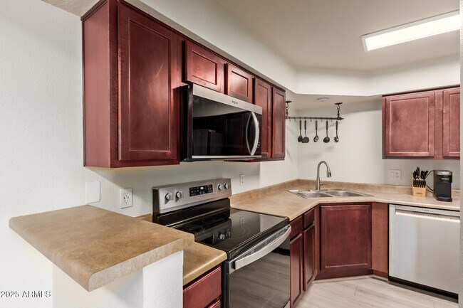 Building Photo - 8787 E Mountain View Rd