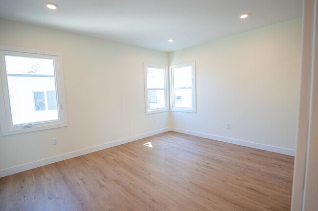 Building Photo - 1038 Westmoreland Ave