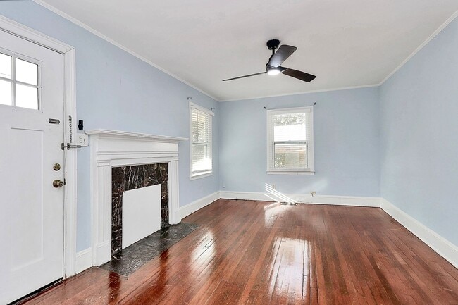 Building Photo - Cozy 2 Bedroom Home in Oakhurst!