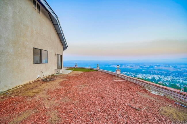 Building Photo - 7380 Live Oak Dr