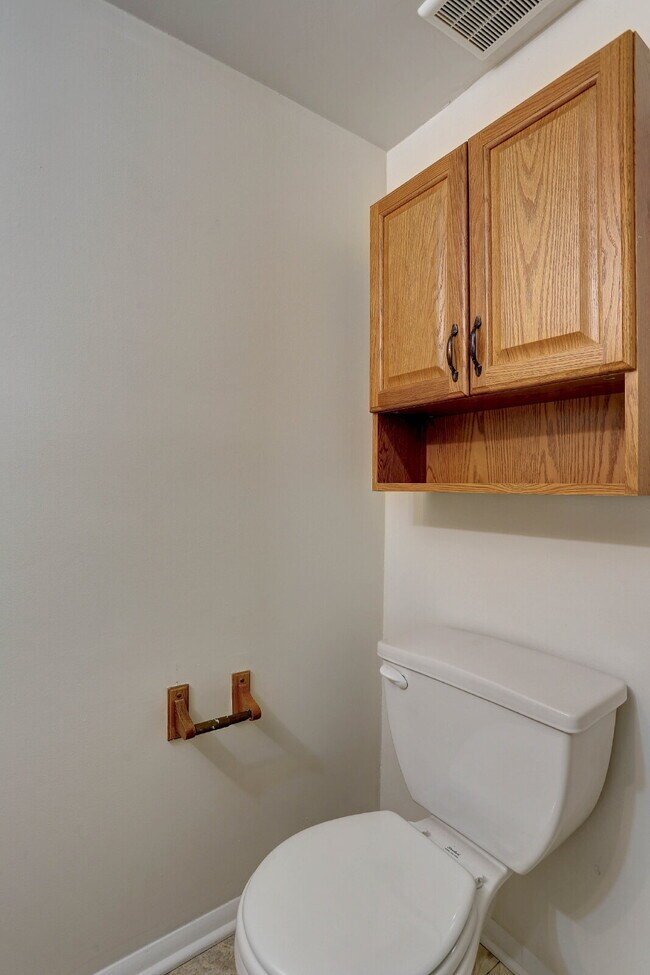 Building Photo - 3BD, 1.5BA - Beautifully Remodeled Townhome in Columbia