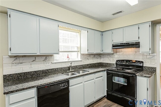 Building Photo - 811 Kiefer Field Ct