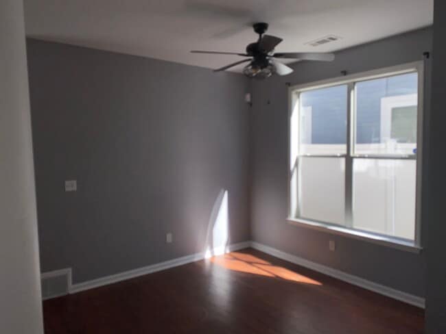 Building Photo - Rare home on the island! Large fenced in back yard! Pets are allowed. Owner will manage.