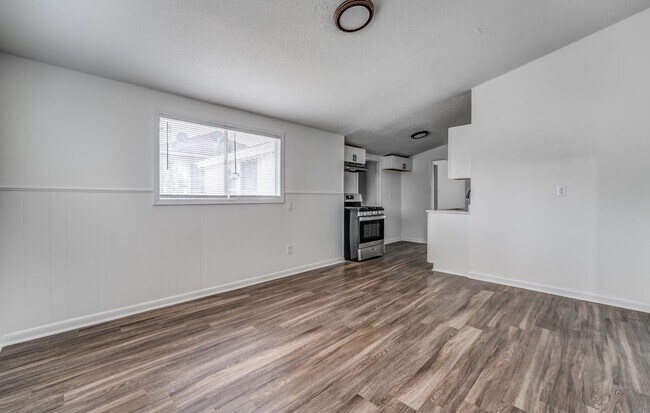 Building Photo - 4980 Vickie Dr