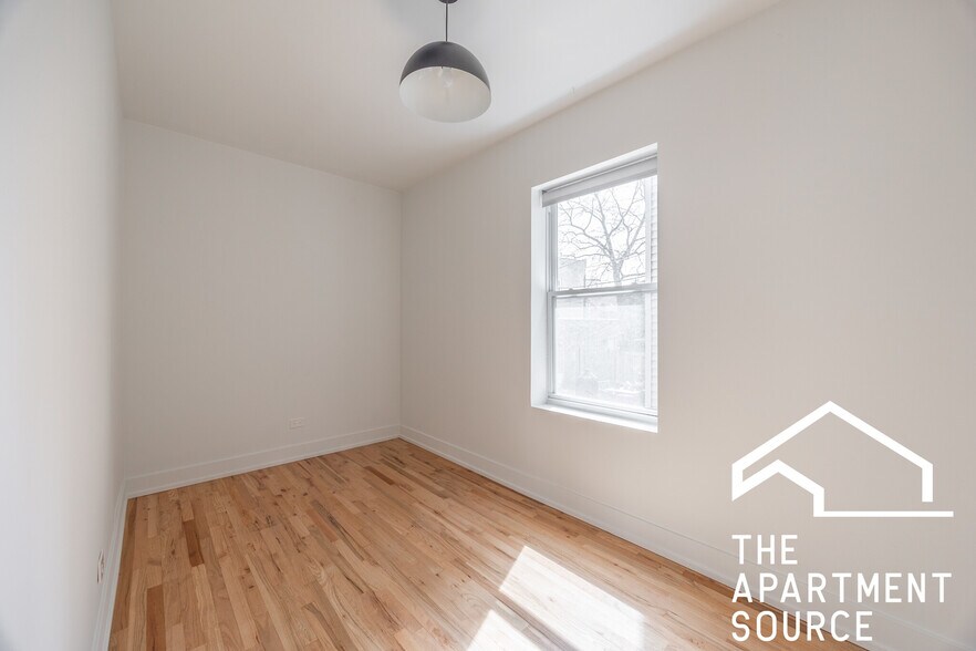 Building Photo - 3051 W Medill Ave