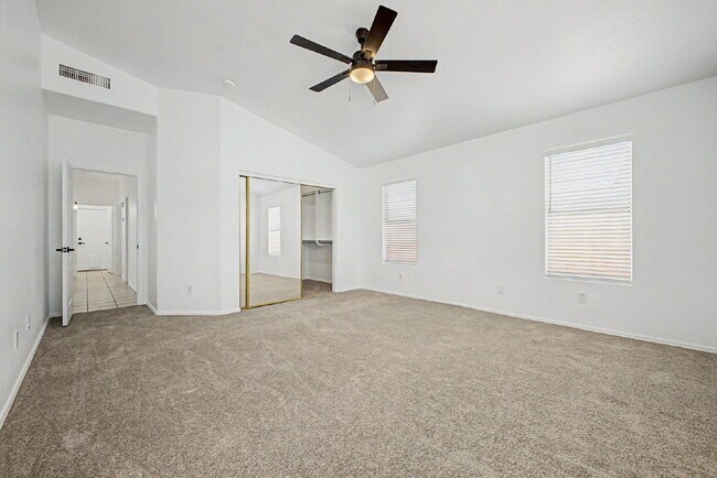 Building Photo - 12570 Desert Flower Rd