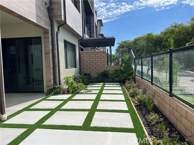 Building Photo - 26332 Paseo Sillin