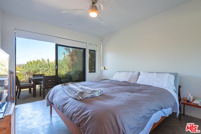 Building Photo - 581 Agate St