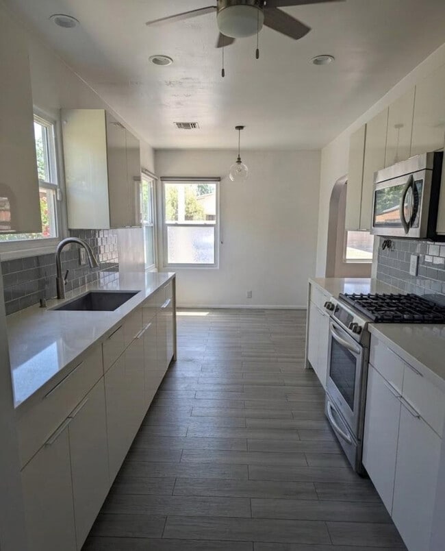 Building Photo - 1517 E Roosevelt St